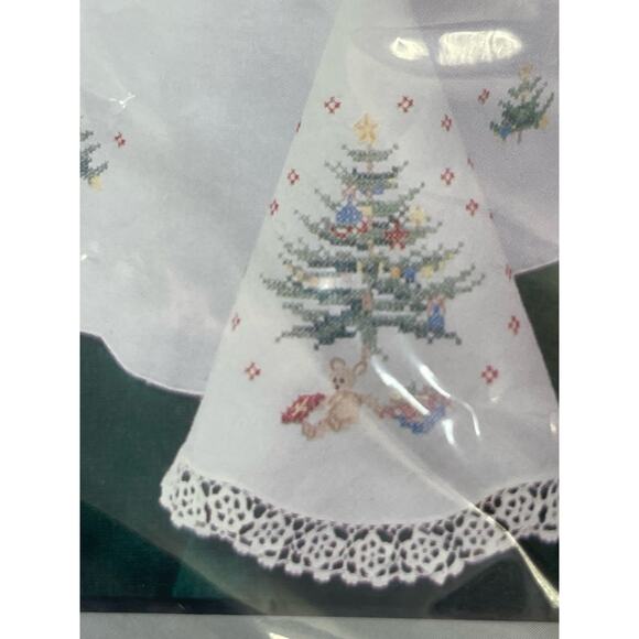 Vintage Hand Cross Stitch Lace Tablecloth Christmas Tree 68 x 122 NOS - Picture 6 of 7